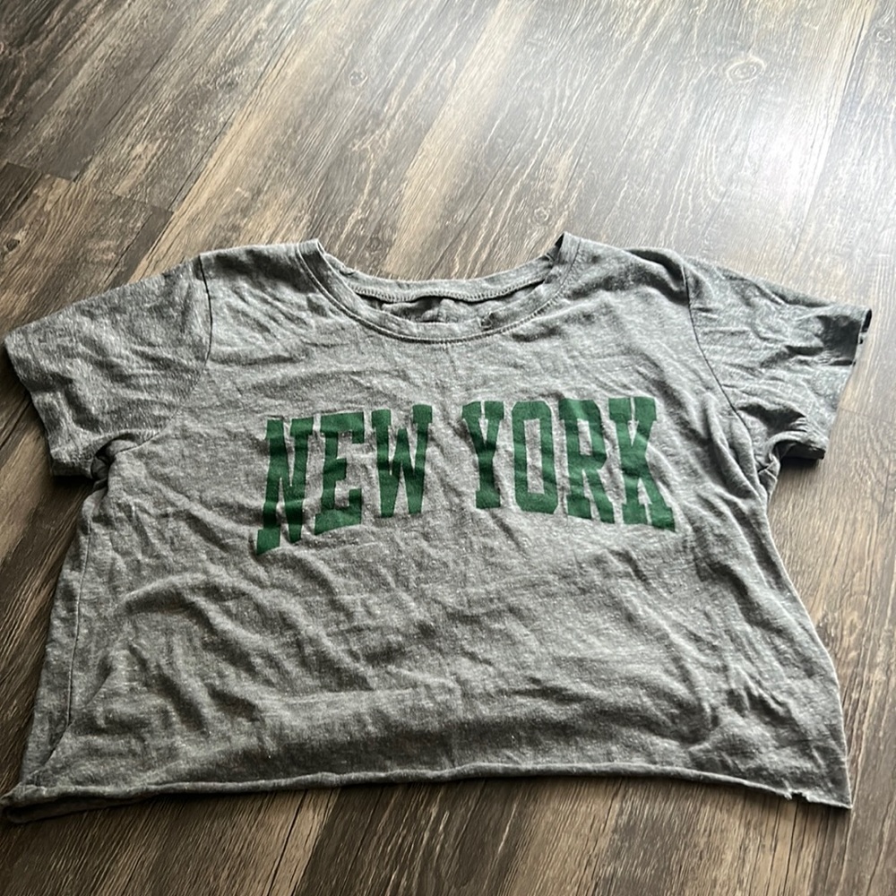 Graphic cropped tee